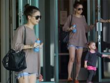 2010__03__Nicole_Richie_Harlow_March16_main 225×171.jpg