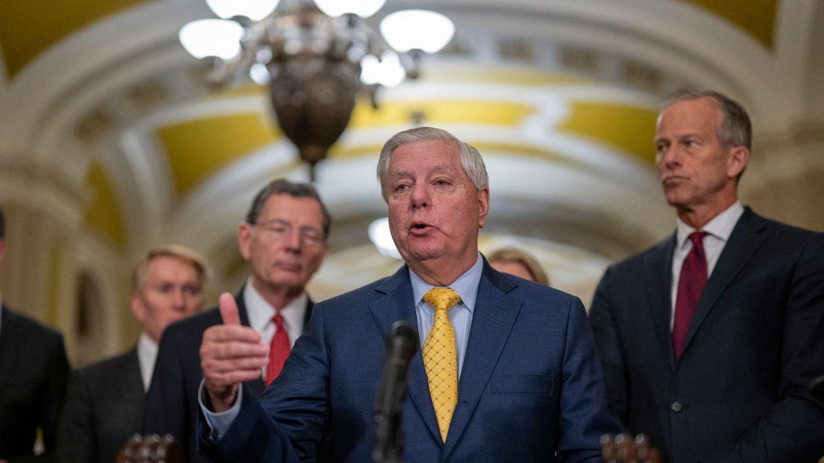 image of Lindsey Graham was close with the president. 