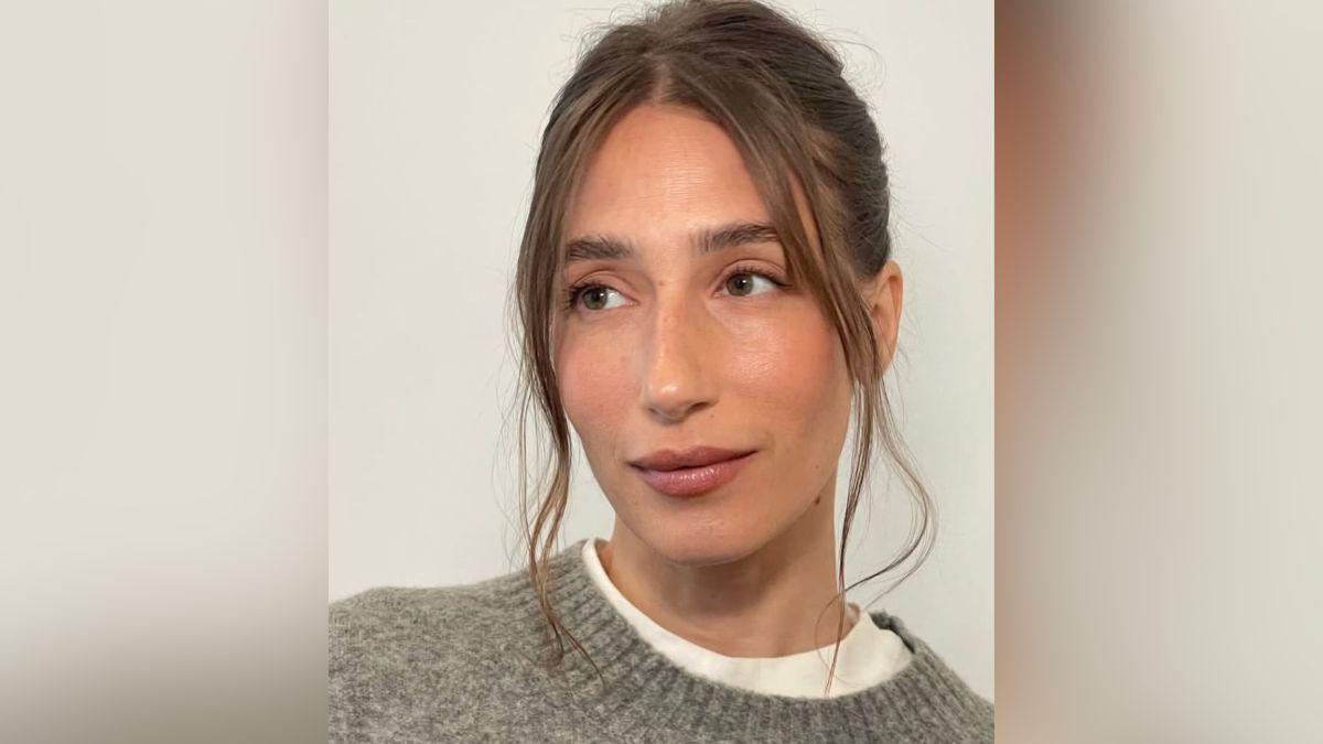 Image of Amanda Batula was previously married to Kyle Cooke.