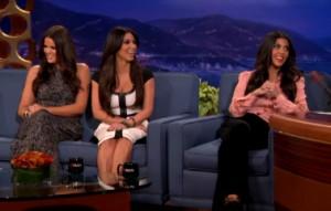 2010__12__Khloe_Kim_Kourtney_Kardashian_Dec3newsnea 300×191.jpg