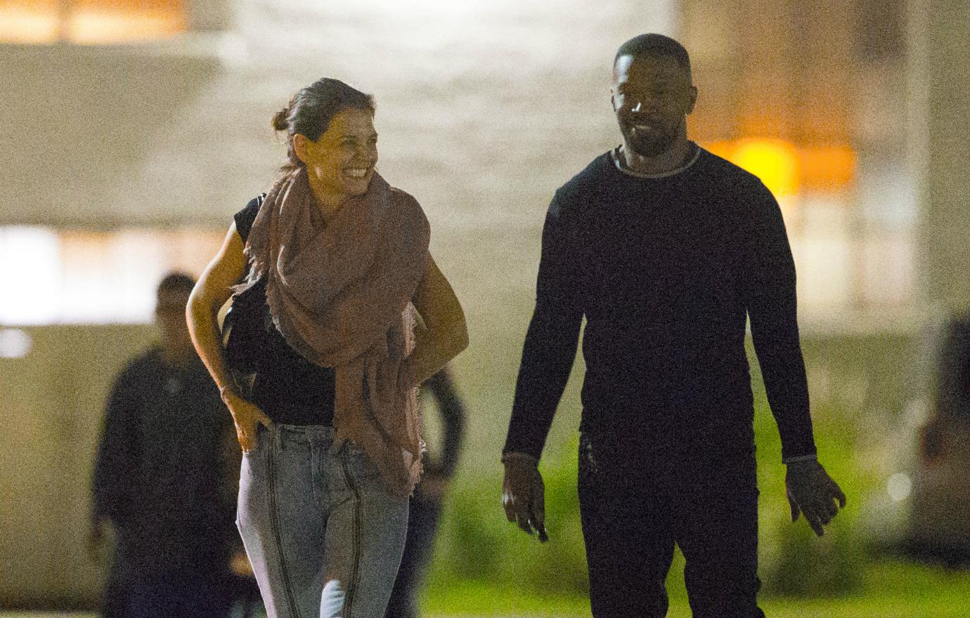 //jamie foxx katie holmes beach walk