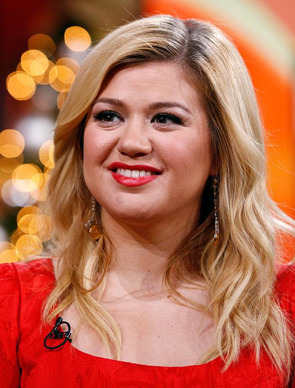 Red Carpet Confidential: Kelly Clarkson On Her Pregnancy, Playing ...