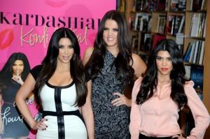 2010__12__Kim_Kardashian_Dec7 300×199.jpg