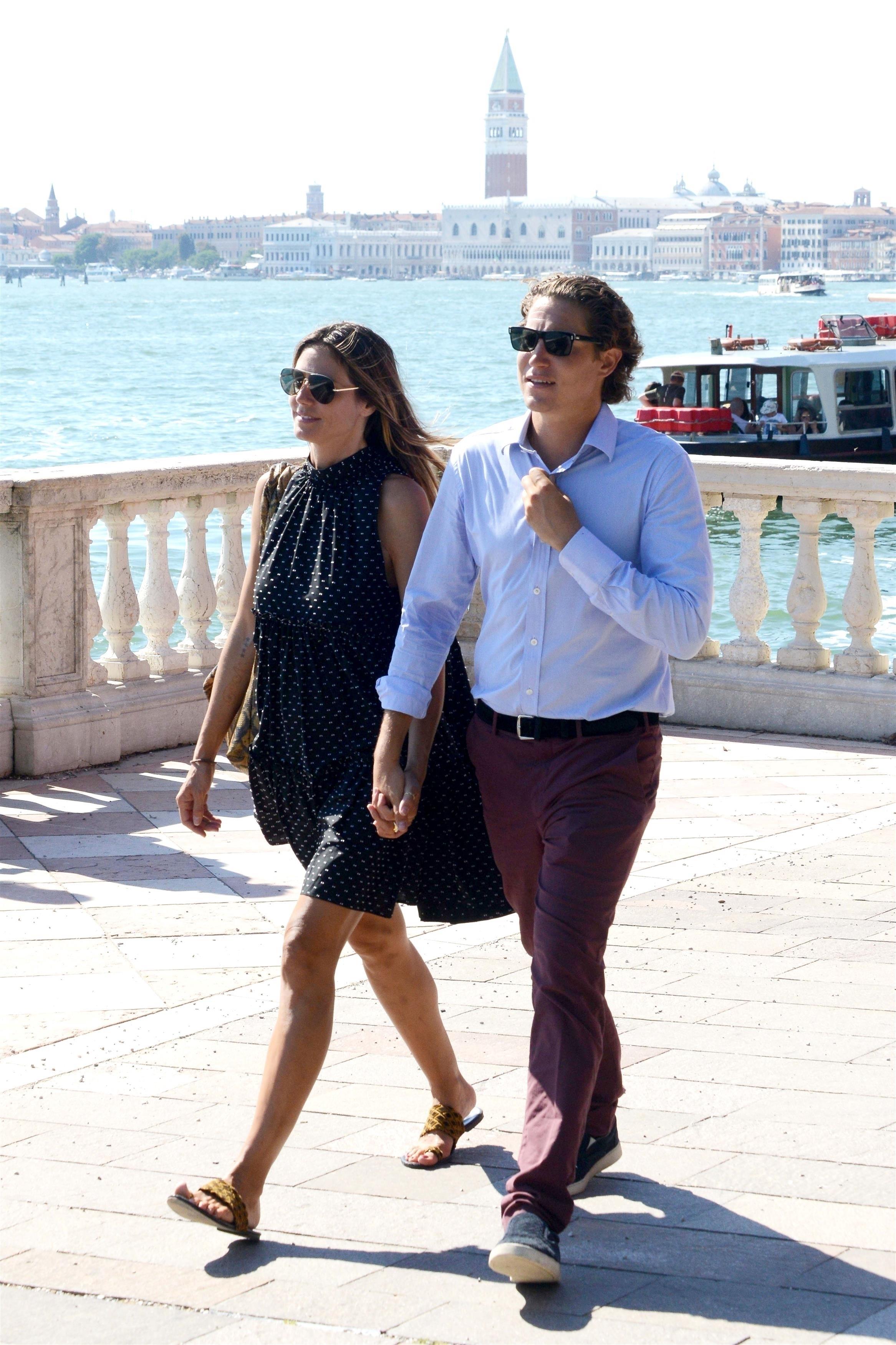 *EXCLUSIVE* Heidi Klum and Vito Schnable take a romantic tour of Venice