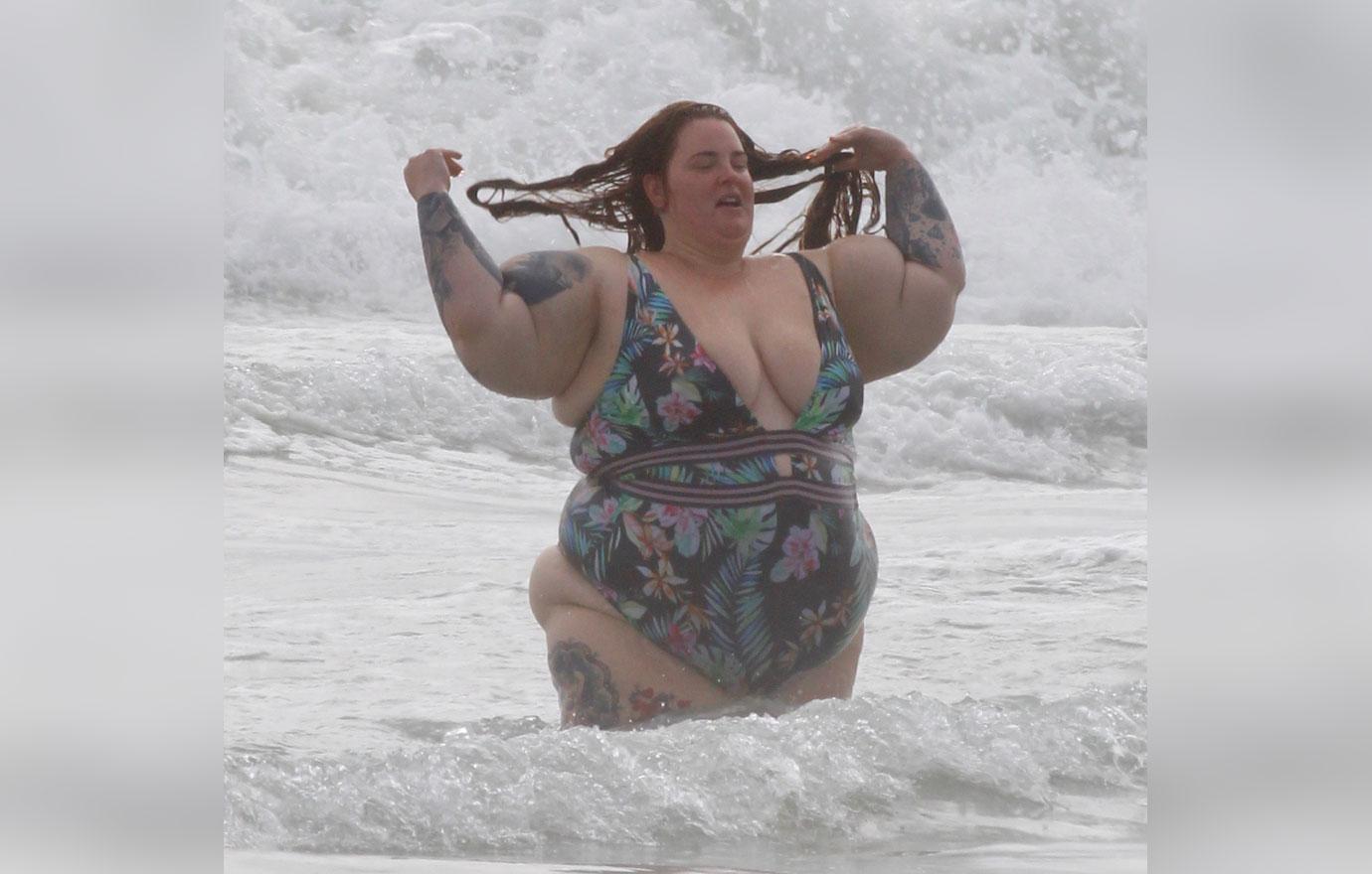 Tess Holliday Shows Off Voluptuous Body While On The Beach In Malibu