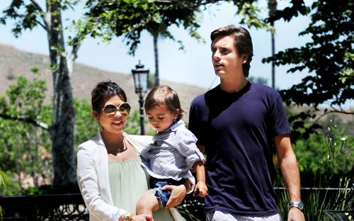 Kourtney kardashian scott disick may24 0001_m_ _2.jpg