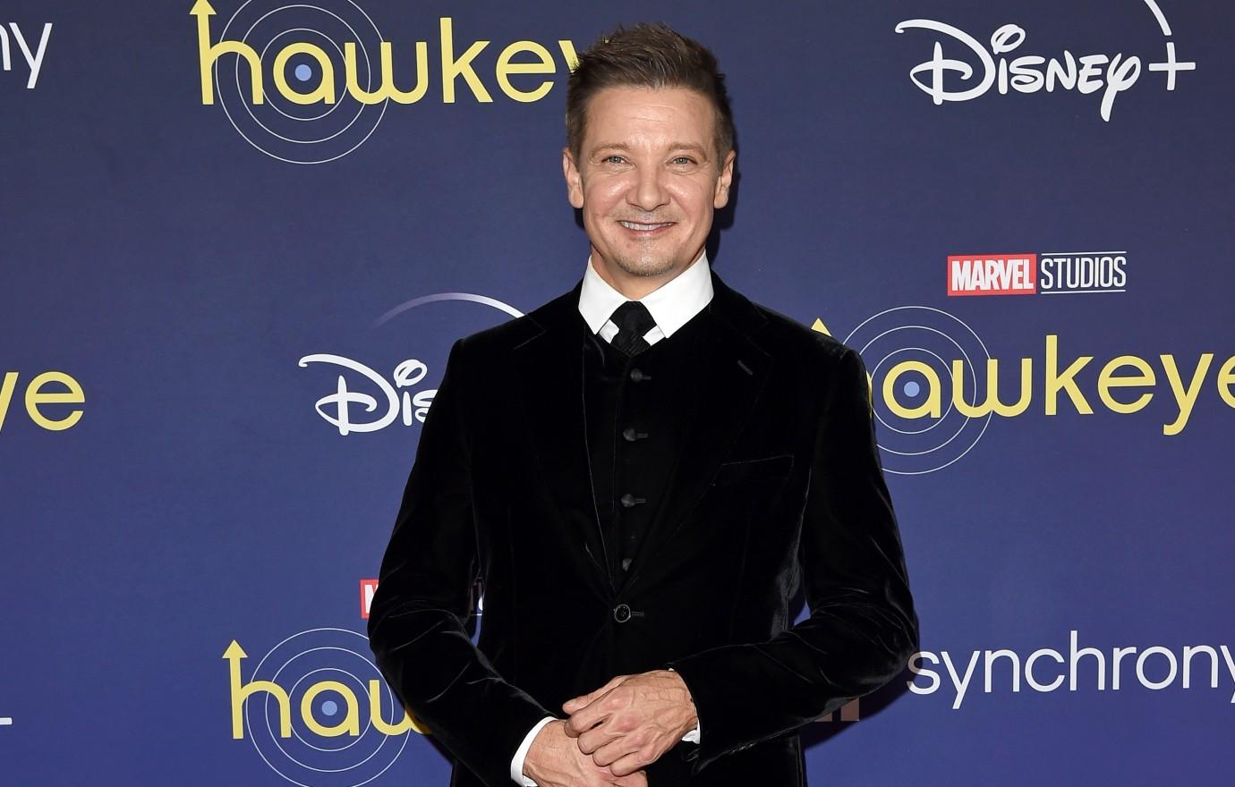 mark ruffalo asks fans pray brother jeremy renner accident