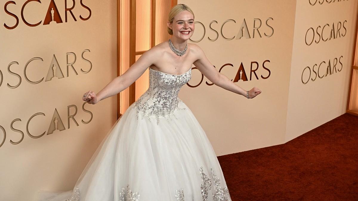 oscars red carpet elle fanning mega
