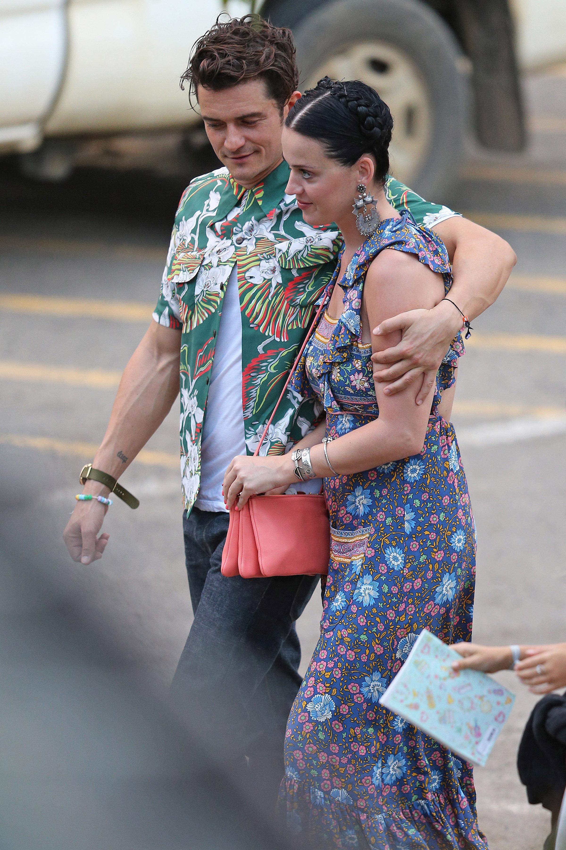 EXCLUSIVE: *PREMIUM EXCLUSIVE RATES APPLY* *NO WEB UNTIL 4AM EST, MARCH 2* *NO TV UNTIL 3PM EST, MARCH 1* New couple Katy Perry and Orlando Bloom look loved up on a romantic dinner date in Hawaii on February 26