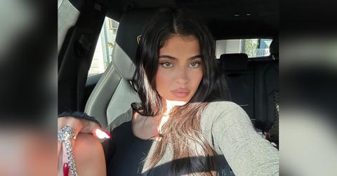 kylie jenner bleached eyebrow look selfie fans troll pp