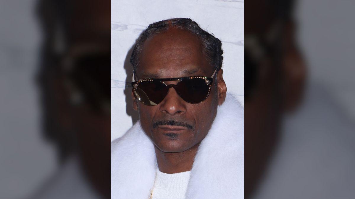Image of Snoop Dogg confirmed plans on attending a football match.
