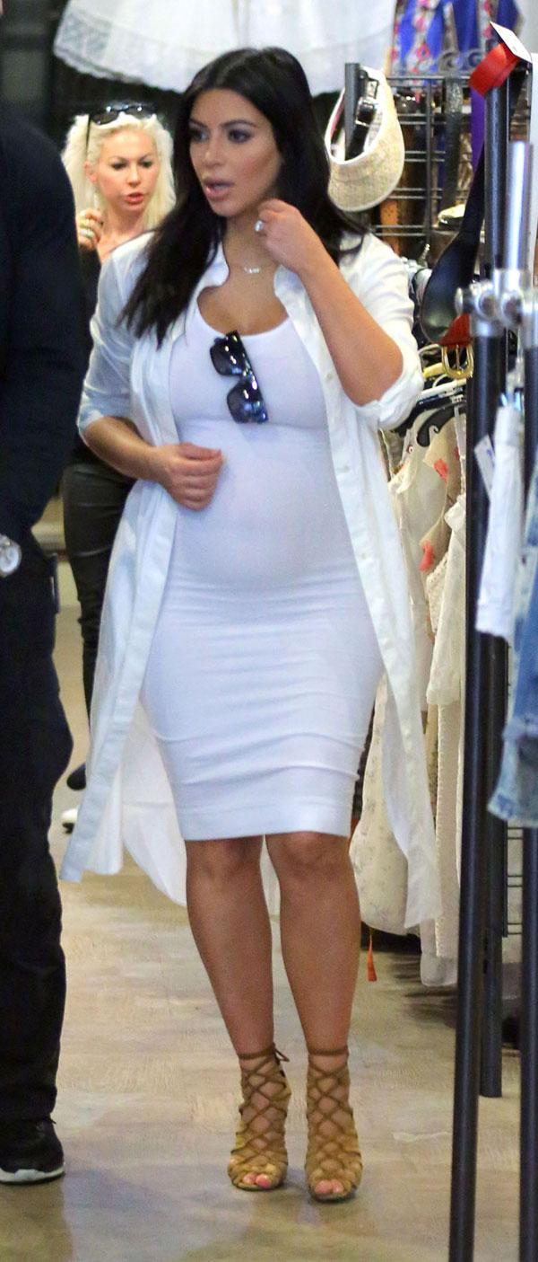 Kim kardashian fluants baby bump new orleans 05