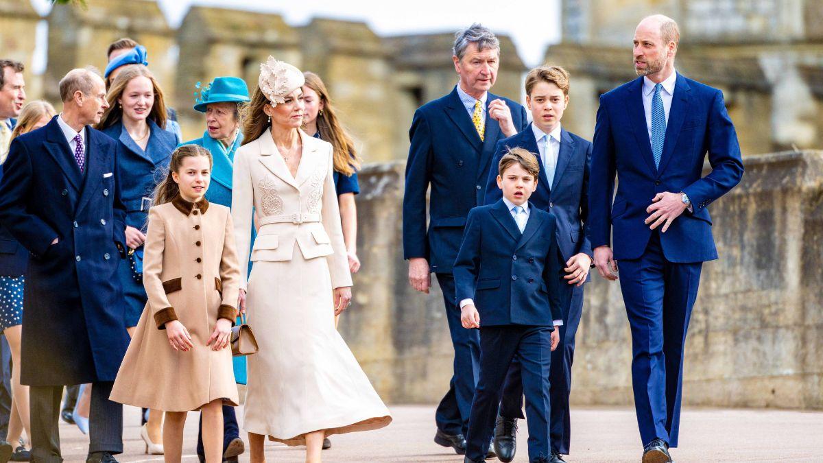 image of royal family