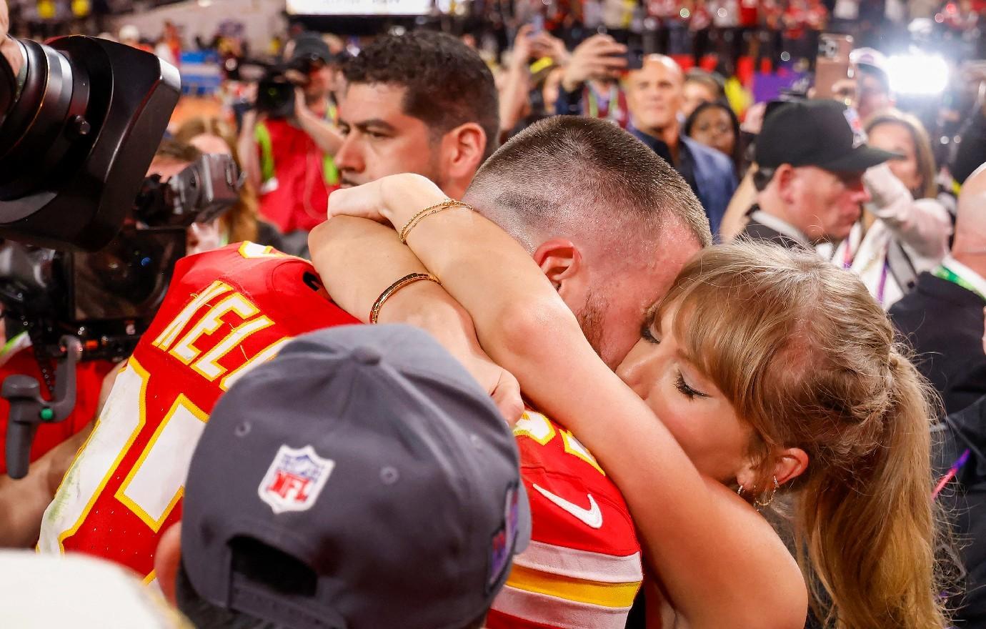 travis kelce tears up taylor swift sings surprise song mashup watch