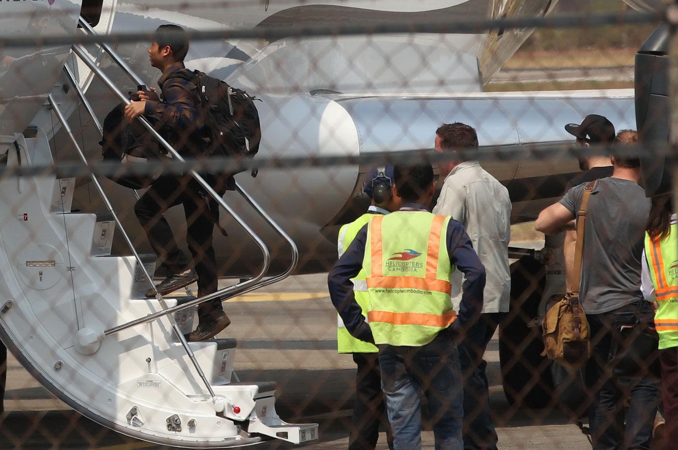 JOLIE Pitt Pax Maddox Plane 090317 Cambodia KL009 EXCL