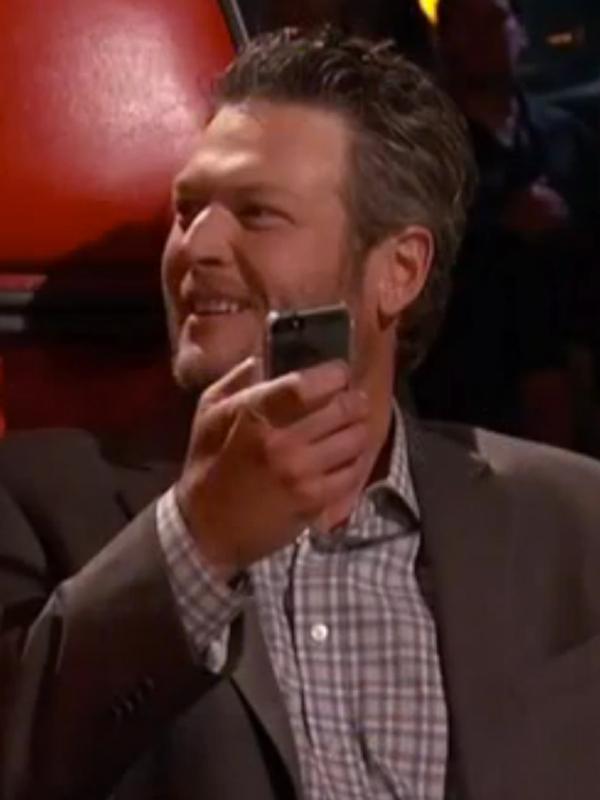 Blake shelton tweets adam levine phone number