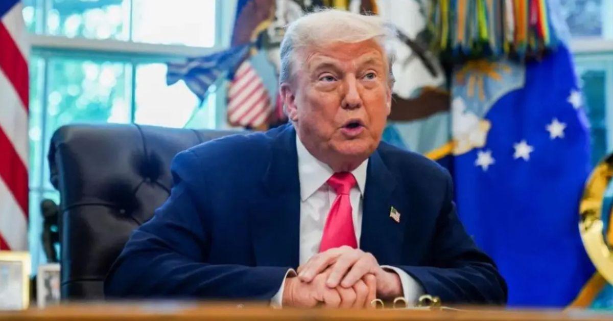 photo of Critics noticed the president's desperation to hide his bruised hand