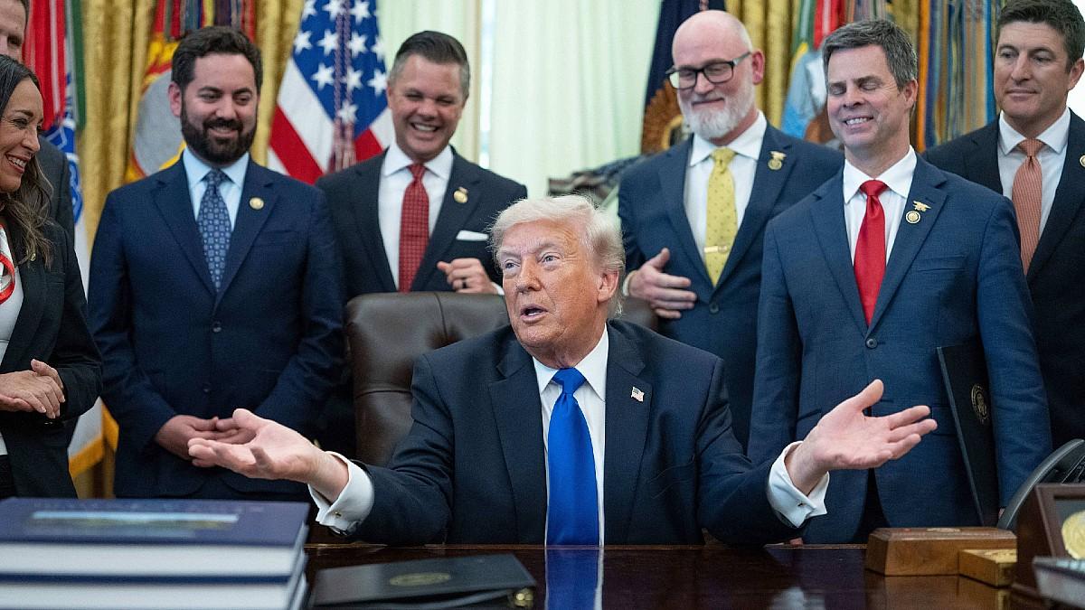 image of Donald Trump praised the baseball player. 