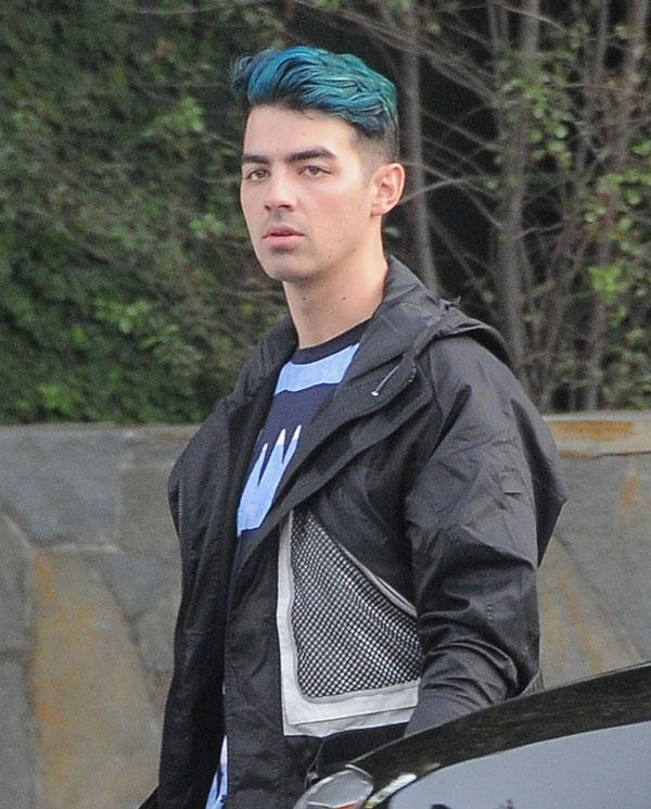 joe jonas painted nails gigi hadid split