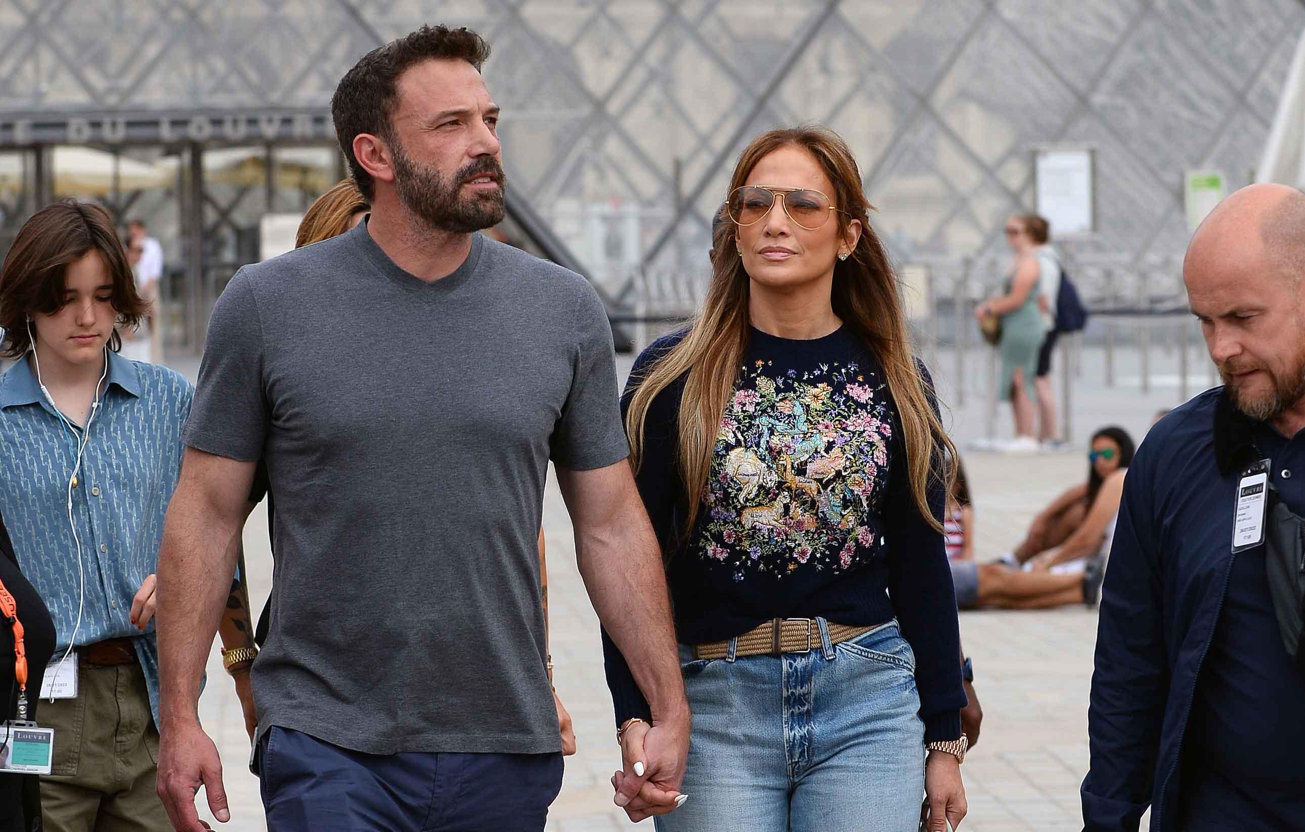 newlyweds ben affleck jennifer lopez cozy up together on boat ride during second honeymoon