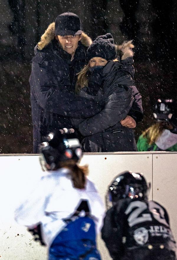 Gisele tom brady pda kissing divorce hockey 03