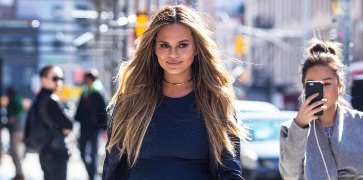 Chrissy teigen pregnany nip slip HR