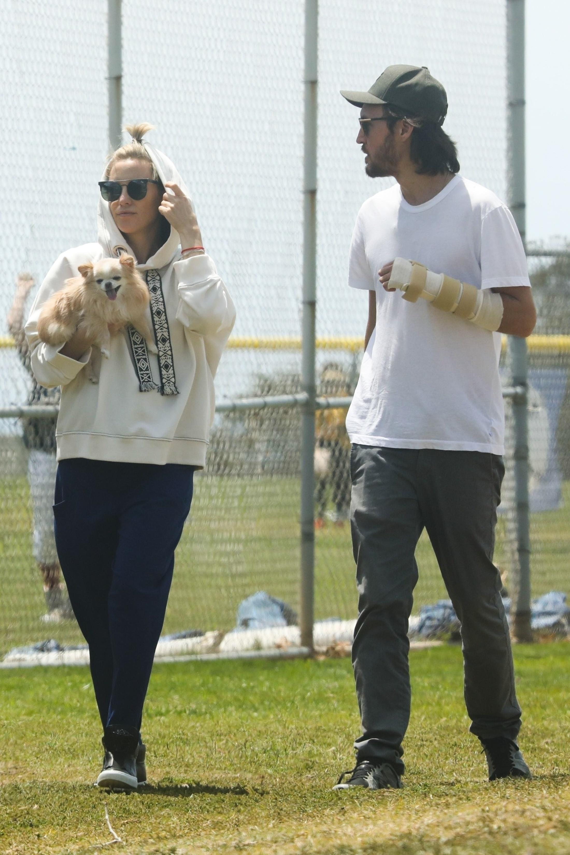 *EXCLUSIVE* Kate Hudson and family at baseball practice in Malibu