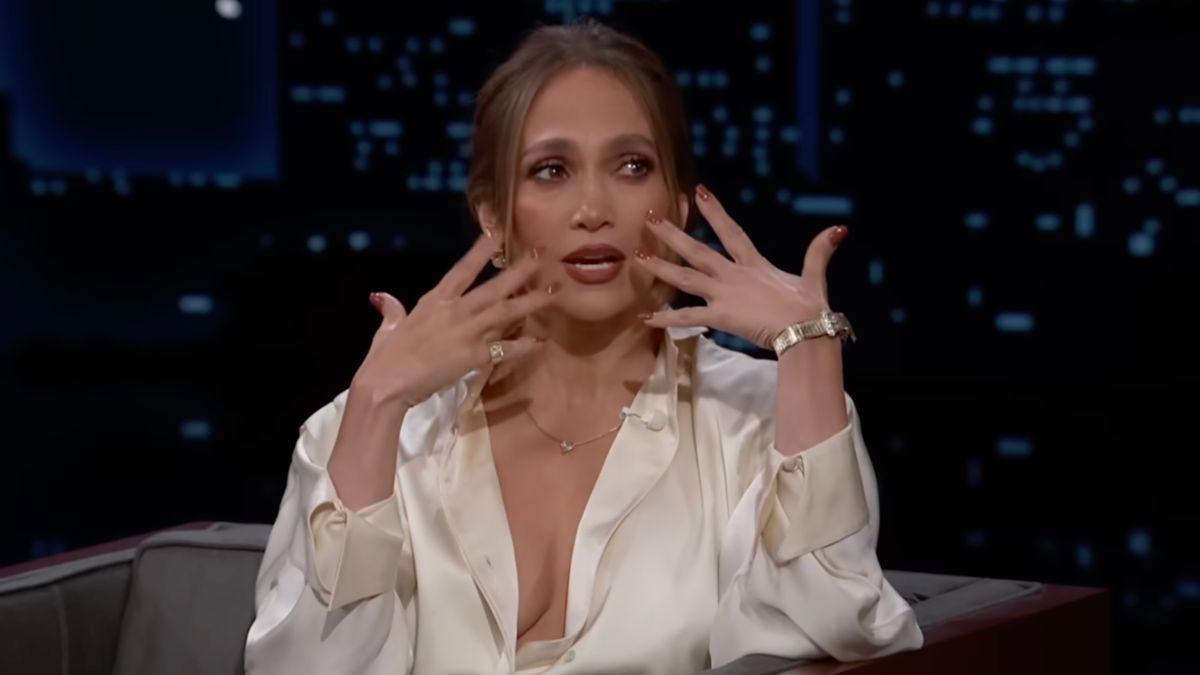 Image of Jennifer Lopez confirmed her single status.