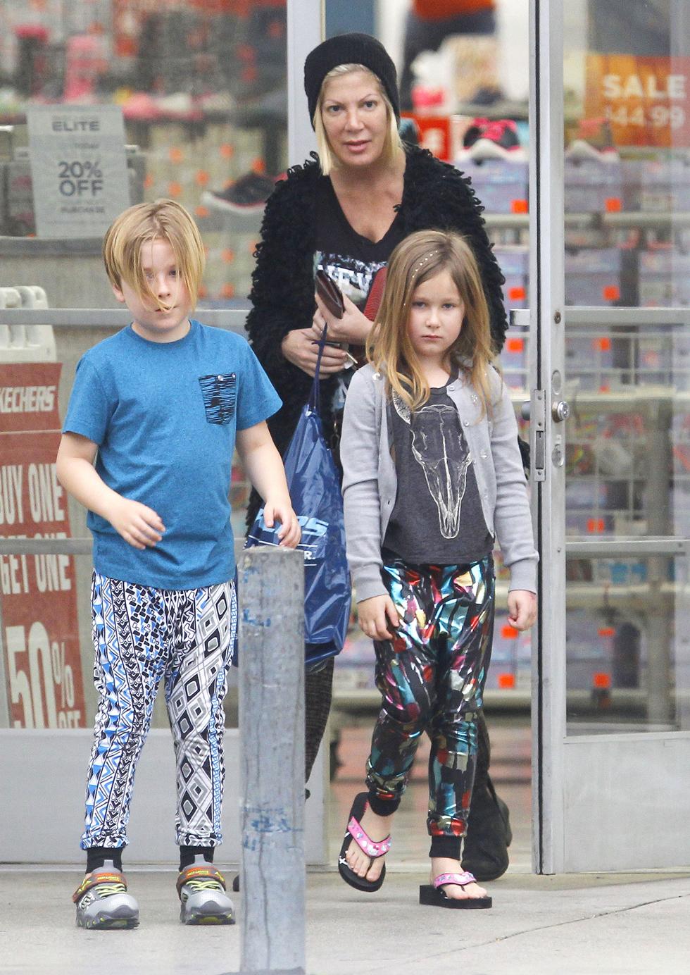 Exclusive&#8230; Tori Spelling Takes Her Kids Shopping For Shoes