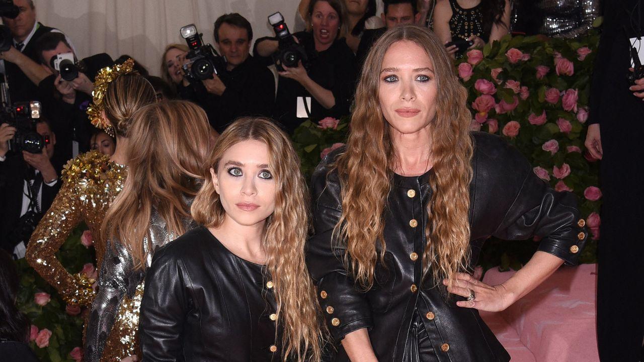 Image of Mary-Kate and Ashley Olsen coordinated in laid back black-and-white looks for their low-key Manhattan outing.