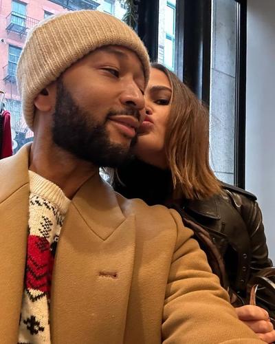 chrissy teigen wardrobe malfunction