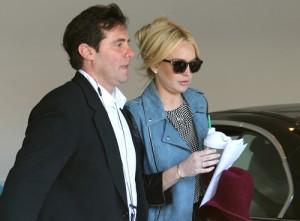 2011__04__lindsay_lohan_april26_2a 300×221.jpg