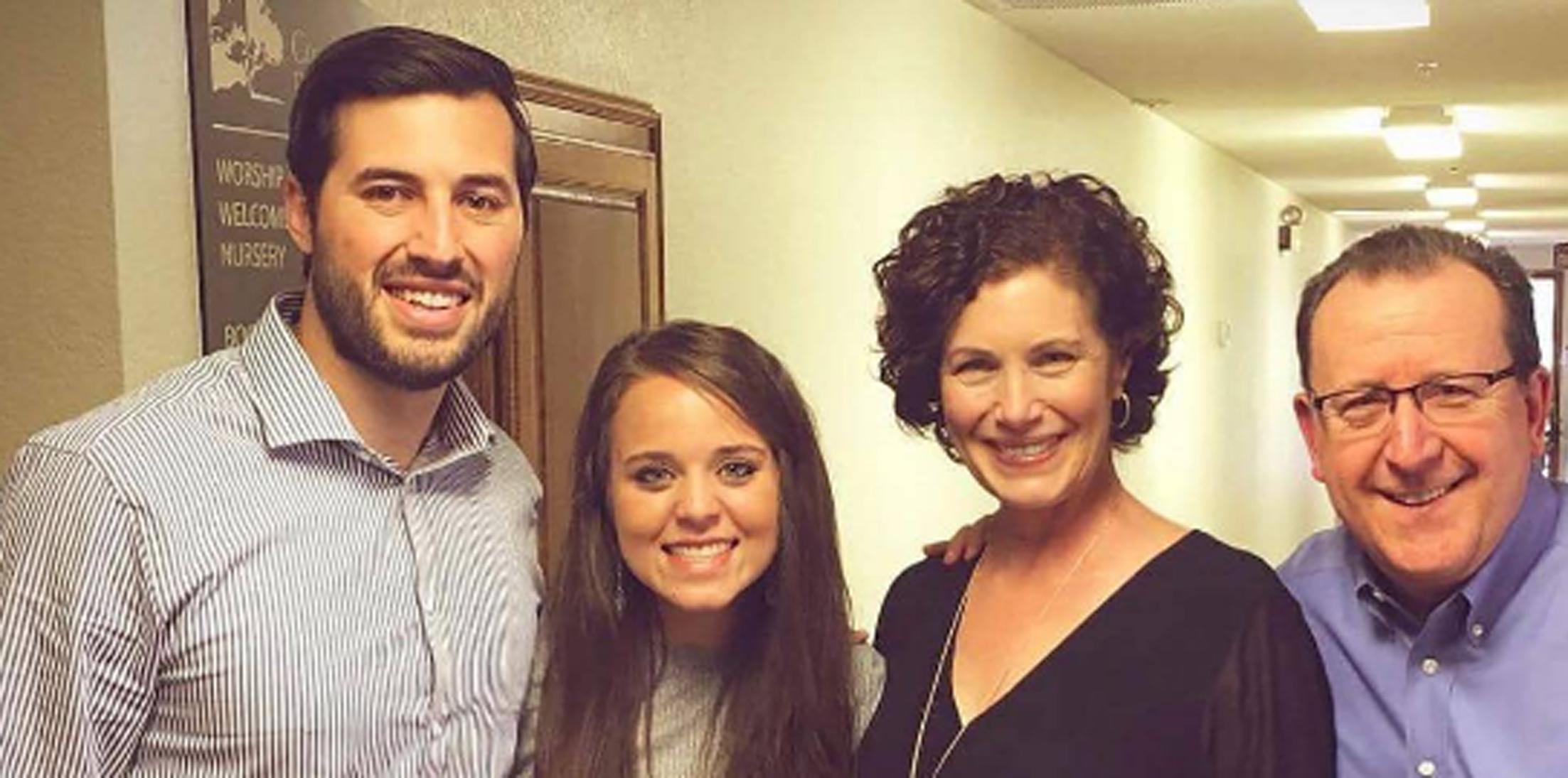 Jinger duggar back to wearing dresses hero