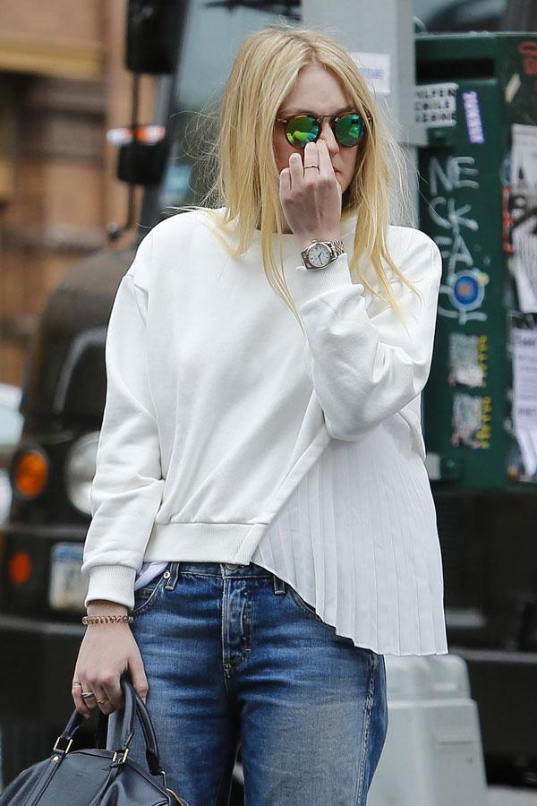 Dakota Fanning Picking Nose NYC