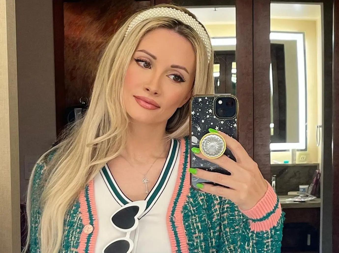 holly madison weirded out crystal hefner same writing style memoir