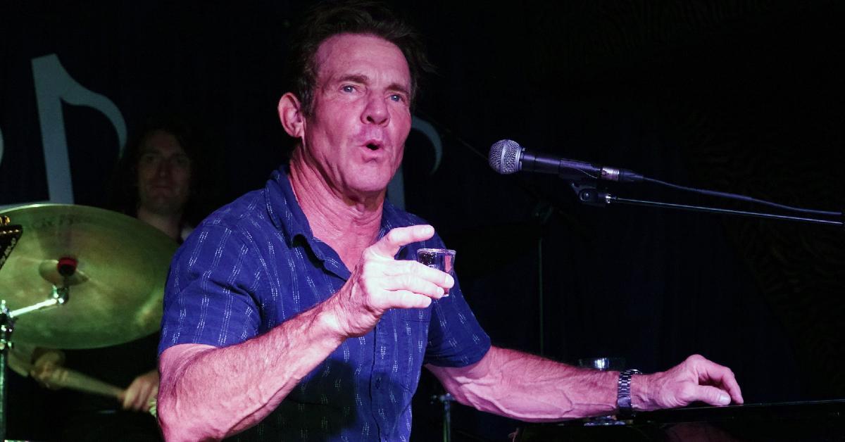 dennis quaid tears up club stage gallery picpp