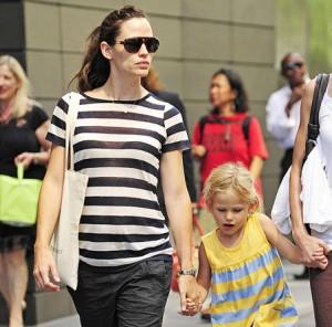 2010__07__Jen_Garner_July20_05a 300&#215;296.jpg