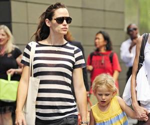 2010__07__Jen_Garner_July20_05a 300×296.jpg