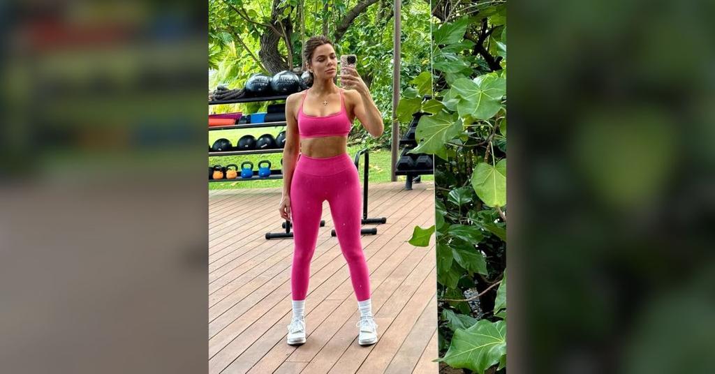 Khloe Kardashian Flaunts Ripped Abs After Opening Up About Weight Loss