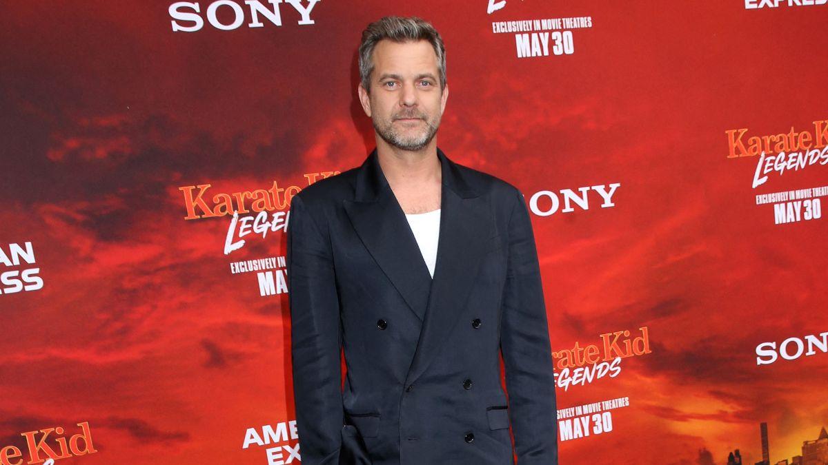 Image of Joshua Jackson did not have a positive relationship with his father.