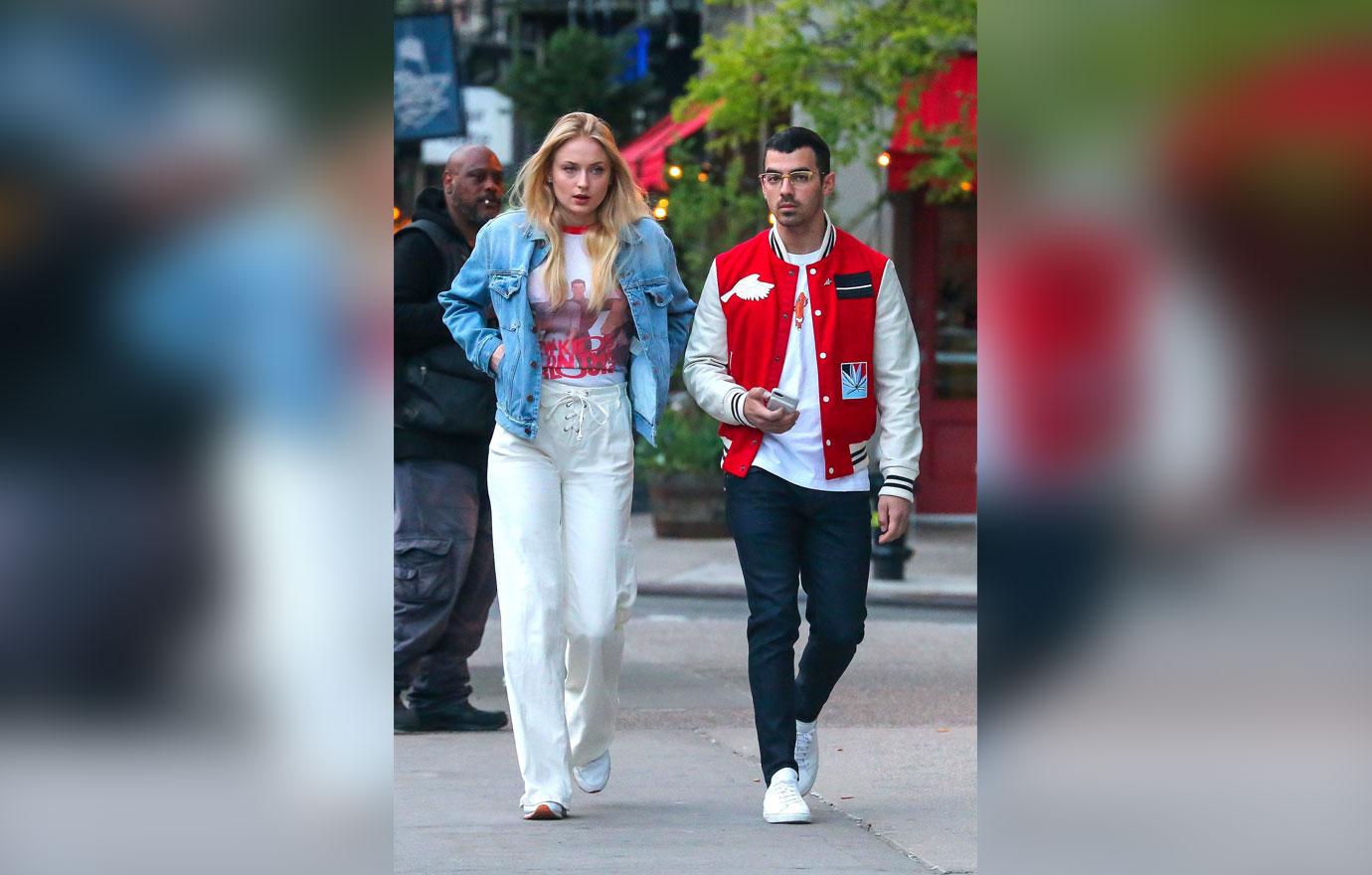 Joe Jonas Girlfriend Sophie Turner Flirty Behavior 06