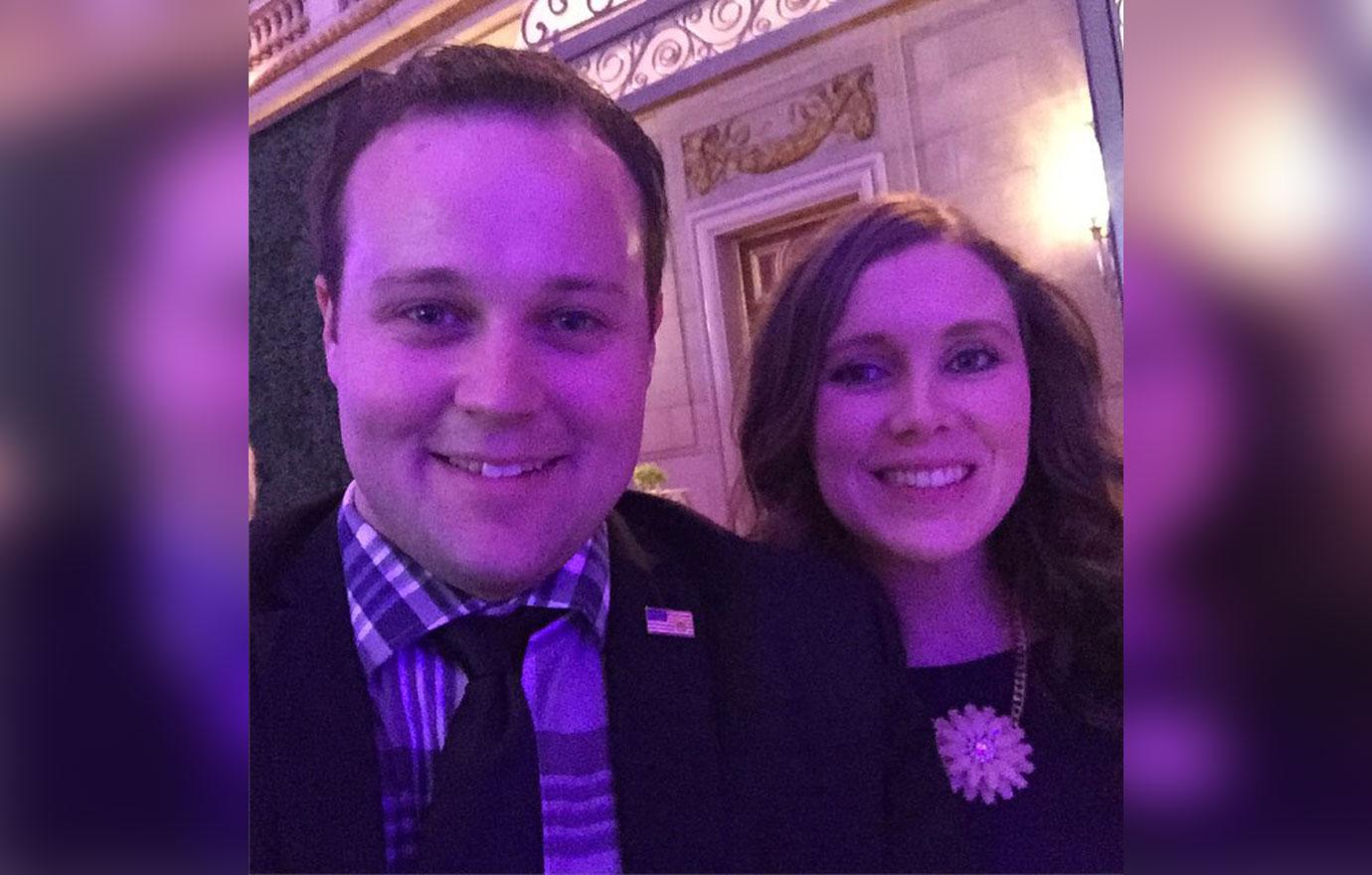 josh duggar flashes smile mug shot guilty verdict two counts child pornography trial