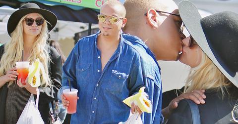 Pregnant Ashlee Simpson Kissess Evan Ross