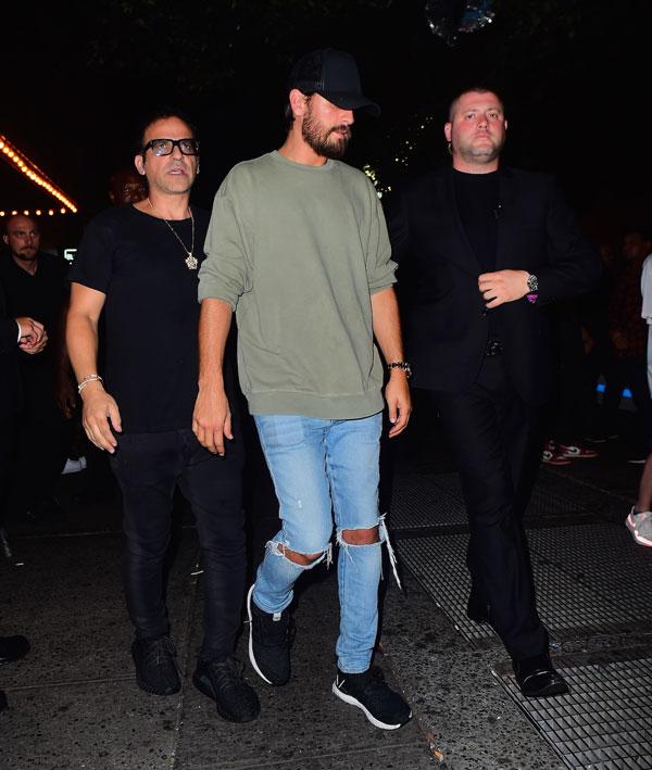 scott disick hanging out with justin bieber's girlfriend sofia richie