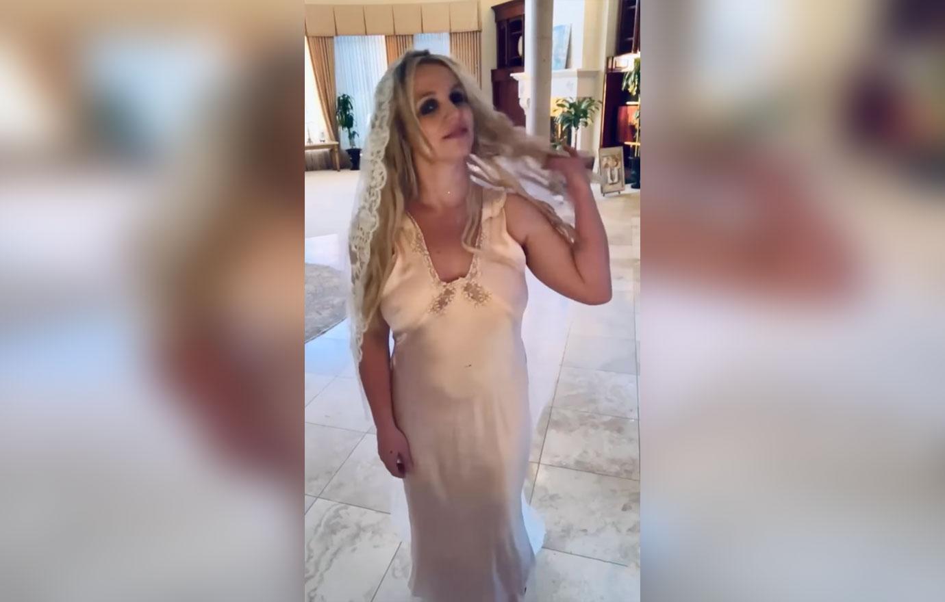 britney spears confusingly tells fans she married herself