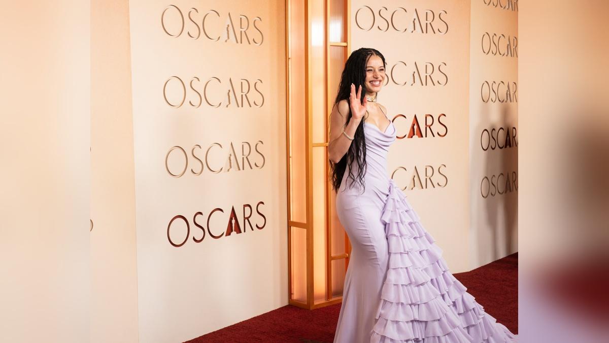 resizedoscars red csrpet chase infinit abc