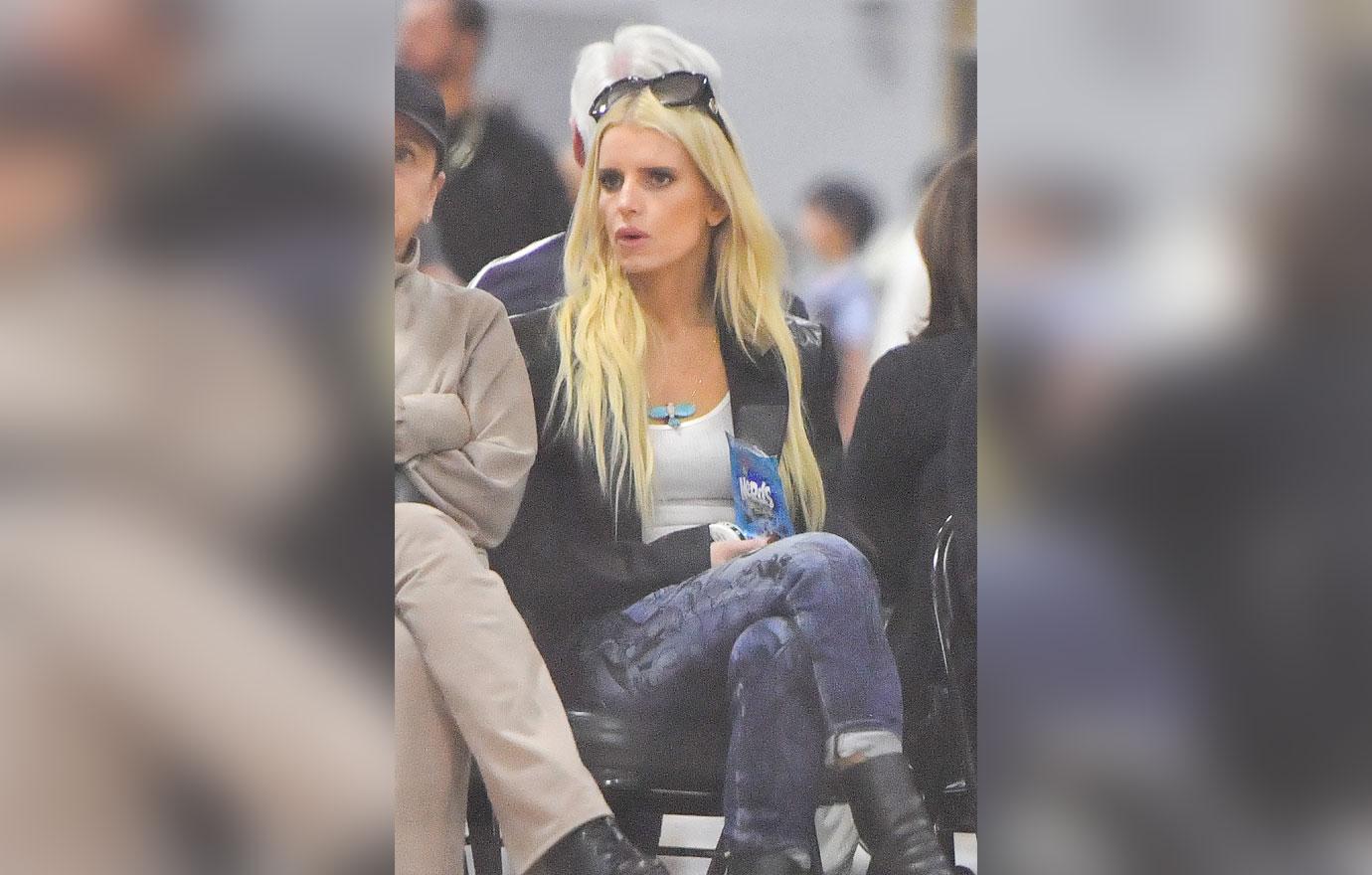 Jessica Simpson Sparks Weight Worries With Yoga Stretch - The Blast