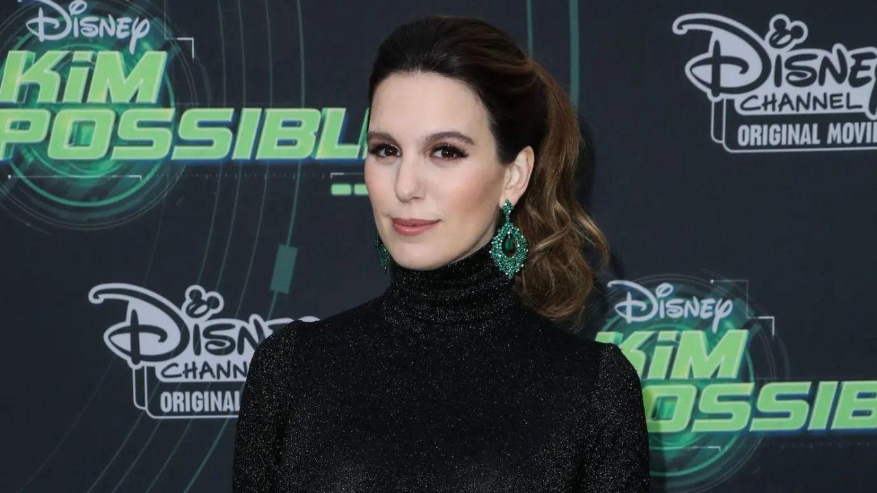 Image of Christy Carlson Romano said she is 'crushed' by Hayden Panettiere's death.