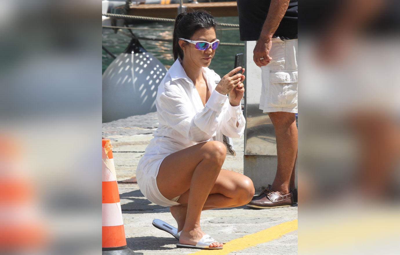 Kourtney kardashian boyfriend doesn’t like sexy selfies 1