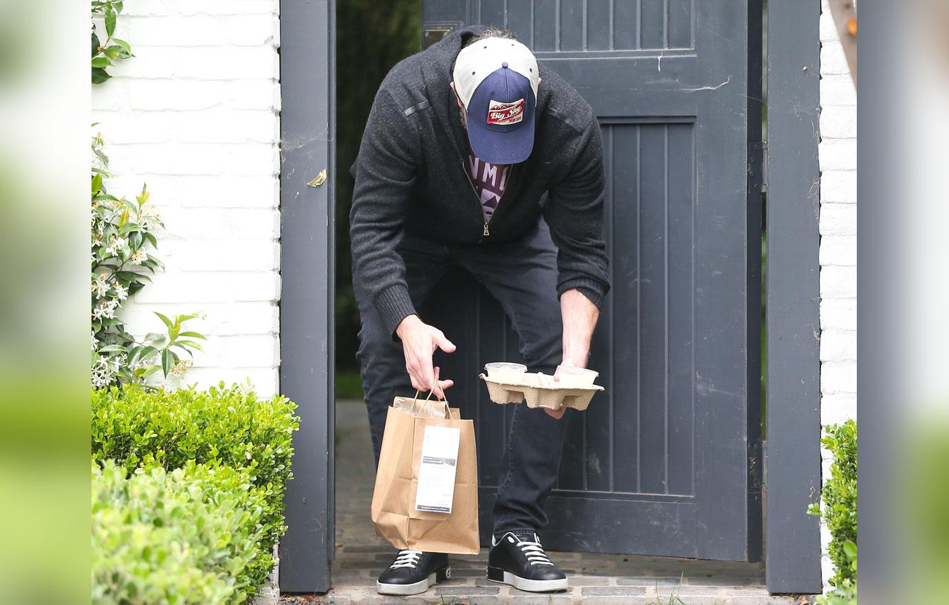 ben affleck picks up food